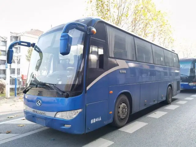 Dirección izquierda Gran espacio para el equipaje 45 asientos Gran autobús de pasajeros KingLong usado