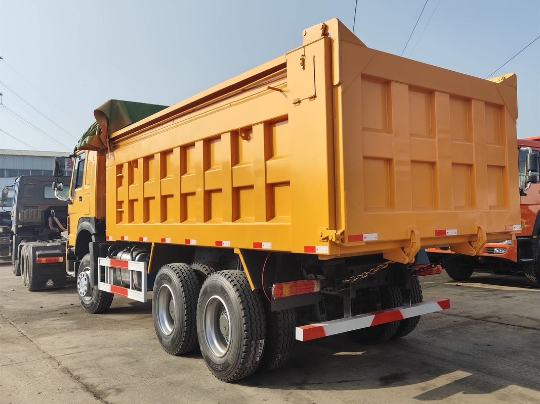 Camión de China nuevo gran cubo de 30 toneladas 6 * 4 Howo Tipper con cubierta neumáticos nuevos Single Sleeper