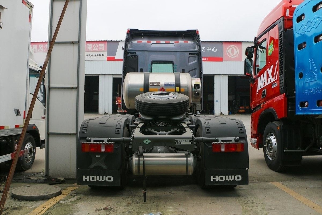HOWO Max camión pesado de lujo versión ligera de techo alto placa de flujo 480HP 6X4 tractor de GNL