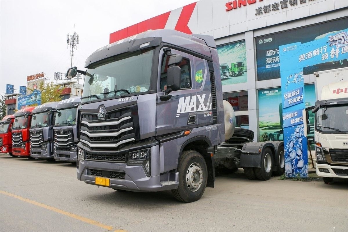 HOWO Max camión pesado de lujo versión ligera de techo alto placa de flujo 480HP 6X4 tractor de GNL