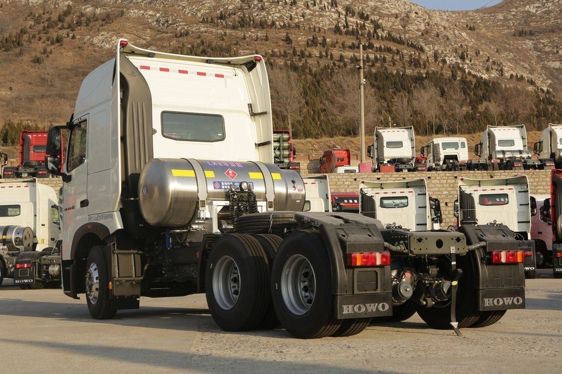 HOWO Camión pesado deflector de viento lateral 440HP 6X4 GNL Tractor nacional VI (13T eje trasero)