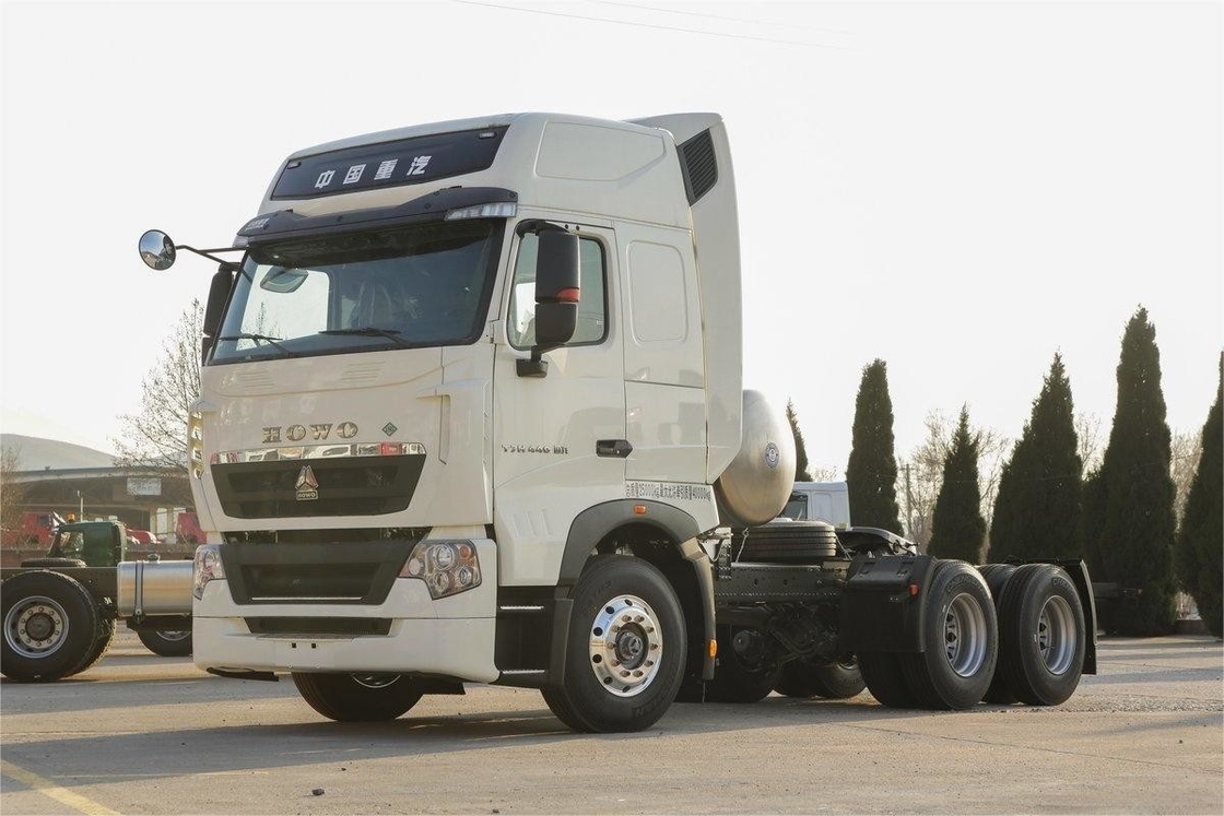 HOWO Camión pesado deflector de viento lateral 440HP 6X4 GNL Tractor nacional VI (13T eje trasero)