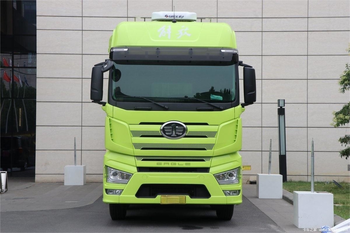 Camión de cercas pesadas Jiefang Cuerpo verde Techo alto 460HP 8X4 9.4m Camión diésel de 12 velocidades