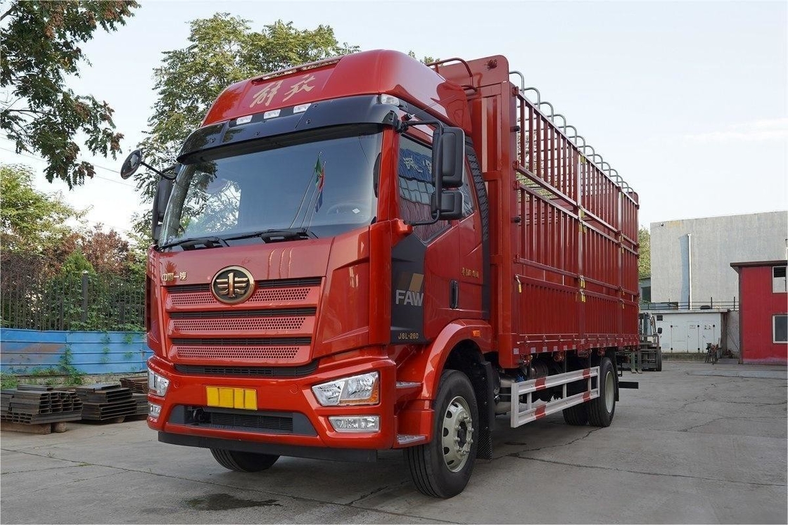FAW Jiefang Camión de fila única y medio asiento 260HP Diesel de 8 velocidades 4X2 6.75m Camión de cercas
