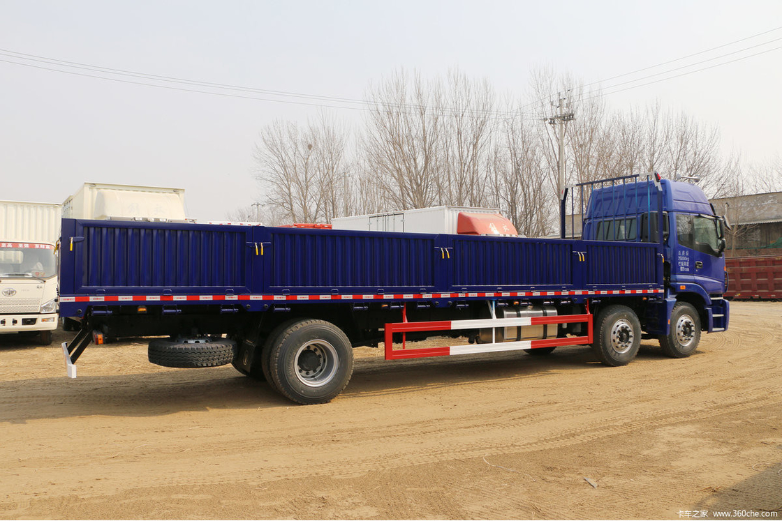 Camión pesado de la serie 6 Foton Auman Camión de cama plana Diesel de 8 velocidades 245HP 6X2 9.53m Cuerpo azul