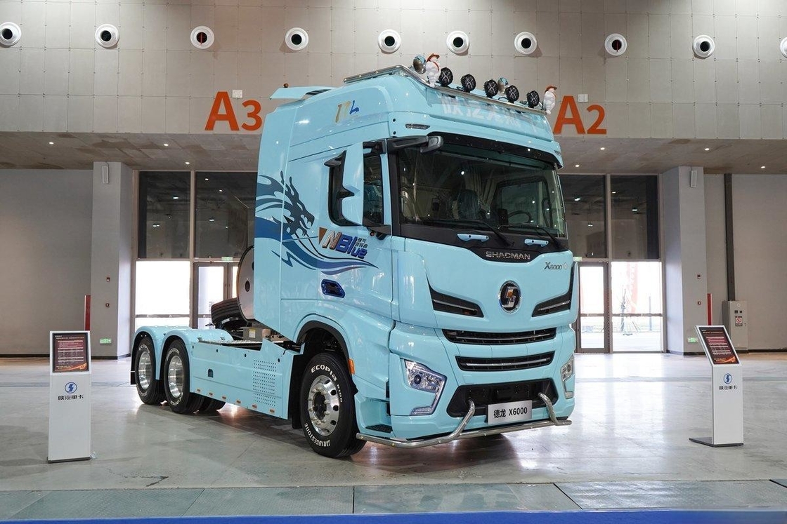 Shacman X6000 Tractor Truck Diesel 700 HP 6X4 GNL AMT Techo alto fila única y medio asiento