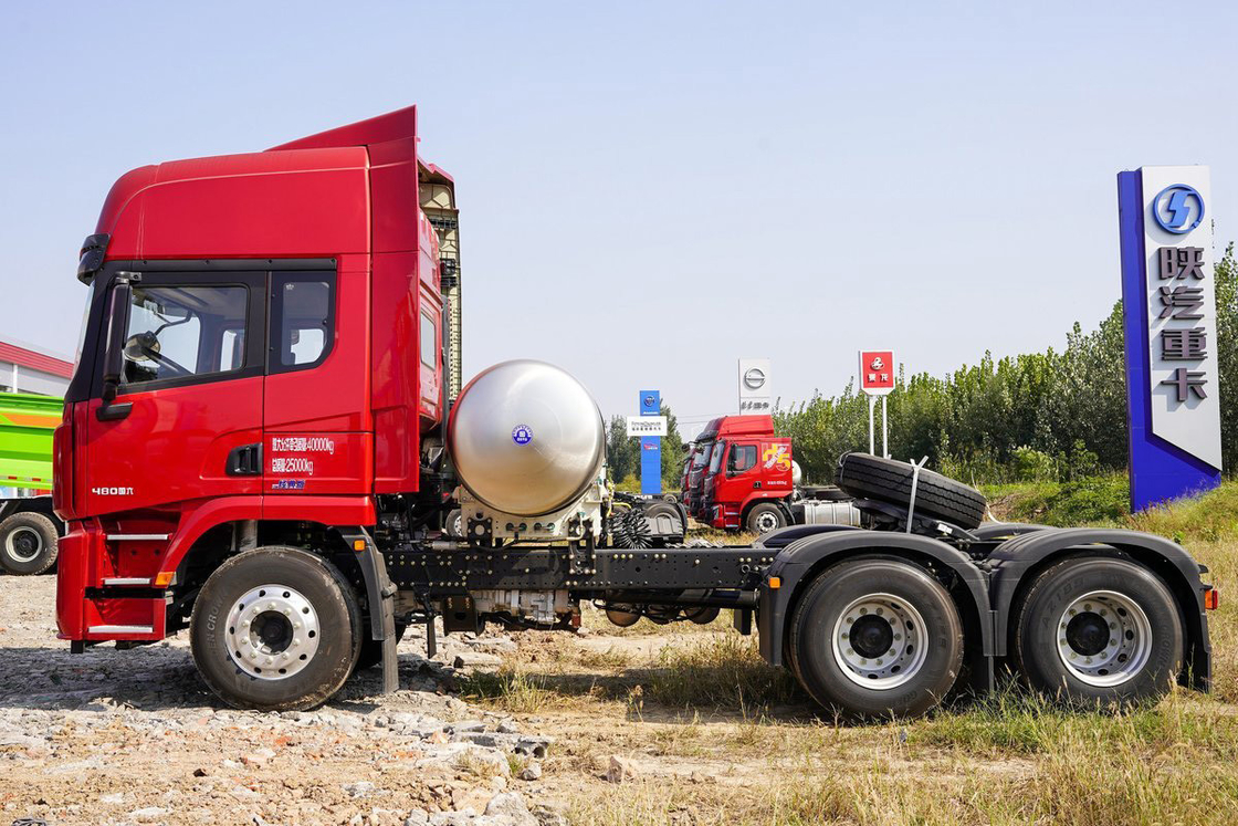 Camión tractor Shacman Euro 6 trasero de doble eje trasero de ocho ruedas 480HP 6X4 asiento de bolsas de aire de GNL