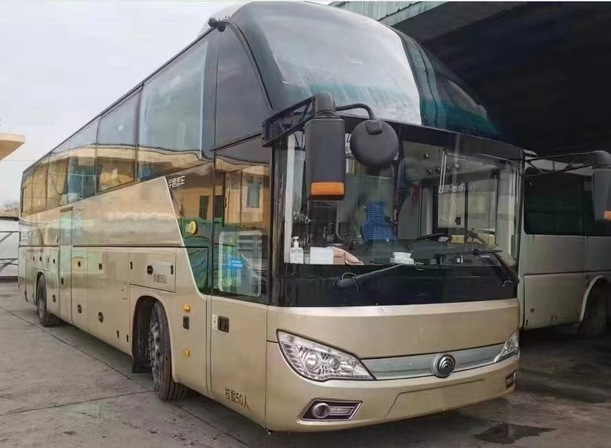 Autobús de lujo de Youtong 48 asientos Champagne Yutong ZK6122H VIP Pasajero de autobús con aire acondicionado