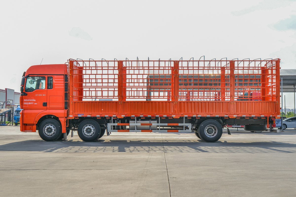 Sinotruk G5 Modelo 250HP 4X2 6.8m AMT Deflector de 8 velocidades y placa de flujo SITRAK Camión de cercas
