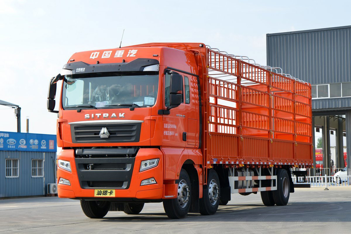 Sinotruk G5 Modelo 250HP 4X2 6.8m AMT Deflector de 8 velocidades y placa de flujo SITRAK Camión de cercas