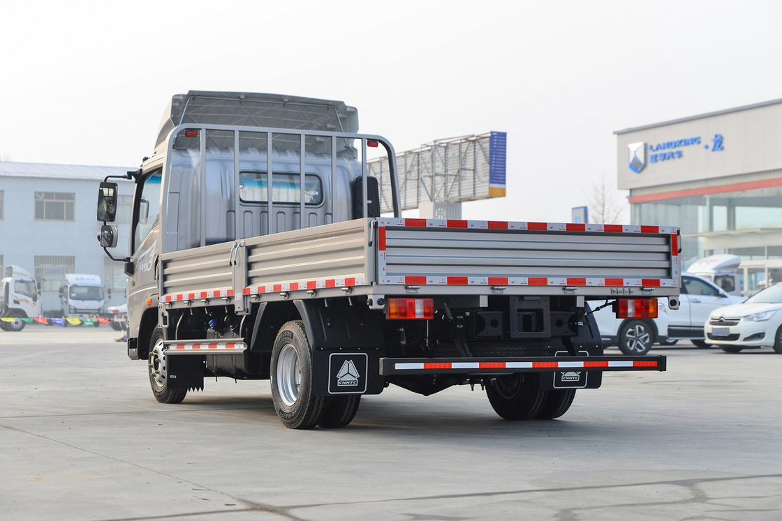 Sinotruk Howo Camión ligero Titan Serie 150HP 4.15m Recinto de fila única Cuerpo de plata Asientos de fila única