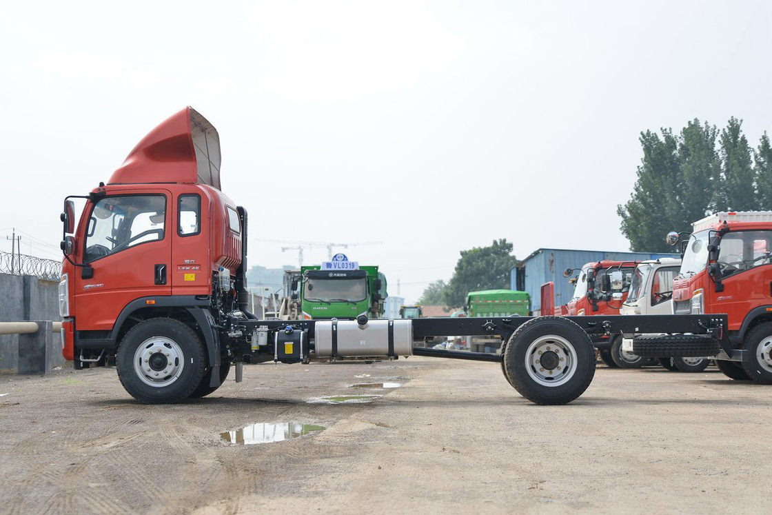 Sinotruk Deflector de techo alto 190hp Howo Camión Chasis se puede instalar con 5.75m Camión de cercas
