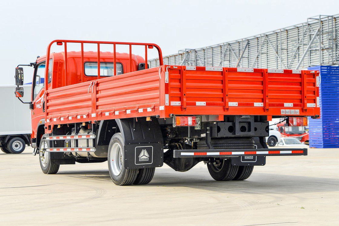 Sinotruk HOWO Camión de la serie Titan-H Diesel de 8 velocidades 170 hp 5,2 metros Caja de carga de medio lado