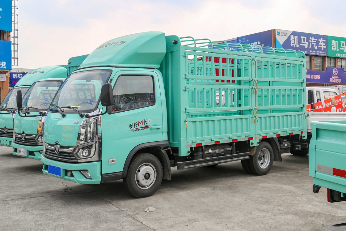 Foton Auman Mini Camion 2.0L 127HP CNG 3.815m Techo alto Deflector Valla Camión asientos absorbentes de golpes