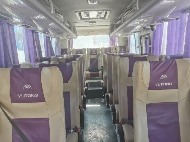 Autobús de segunda mano Youtong ZK6808 Dirección a mano izquierda 30 asientos Uso de primavera de hoja en África
