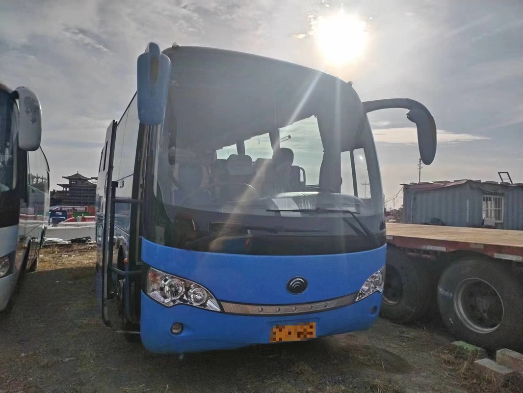 39 asientos Autobús YUTONG ZK6888 Autobús diesel usado Autobús de segunda mano Euro III Estante de equipaje de emisión