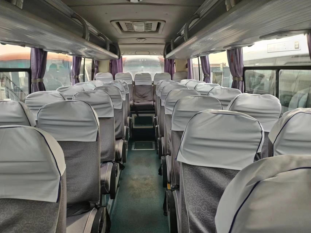 39 asientos Autobús YUTONG ZK6888 Autobús diesel usado Autobús de segunda mano Euro III Estante de equipaje de emisión