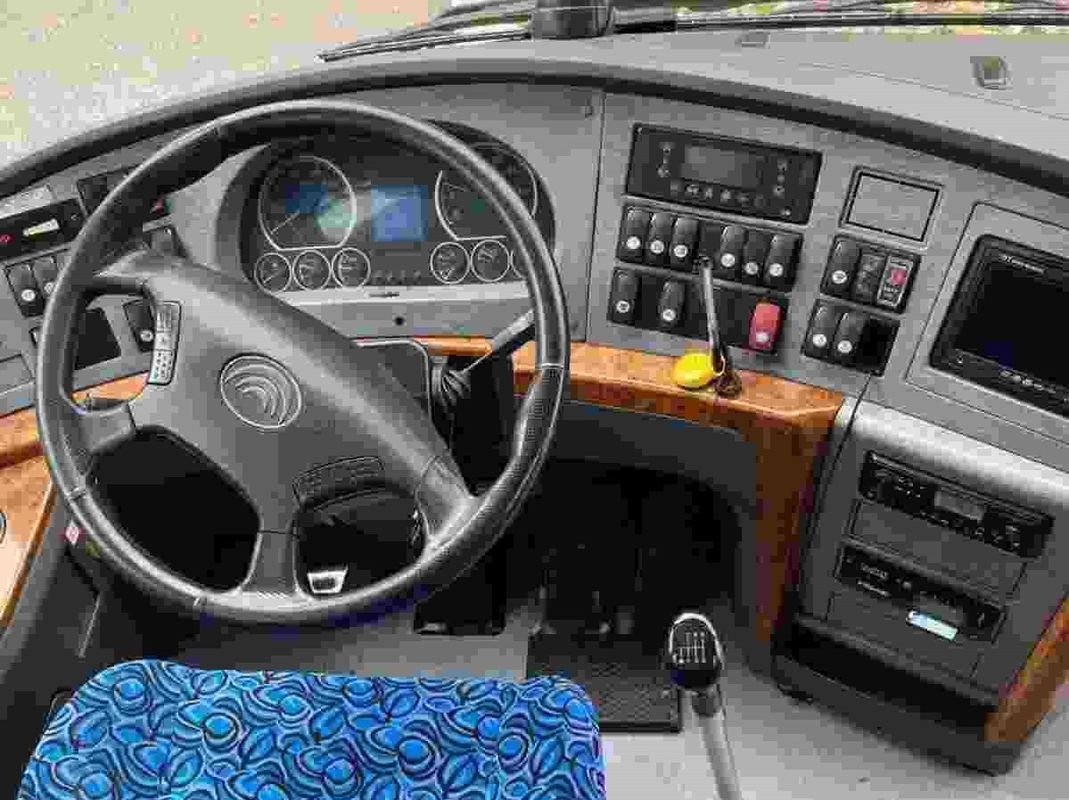 Autobús de lujo usado YUTONG 2015 año Euro-IV de emisión 51 asientos Gran maletero