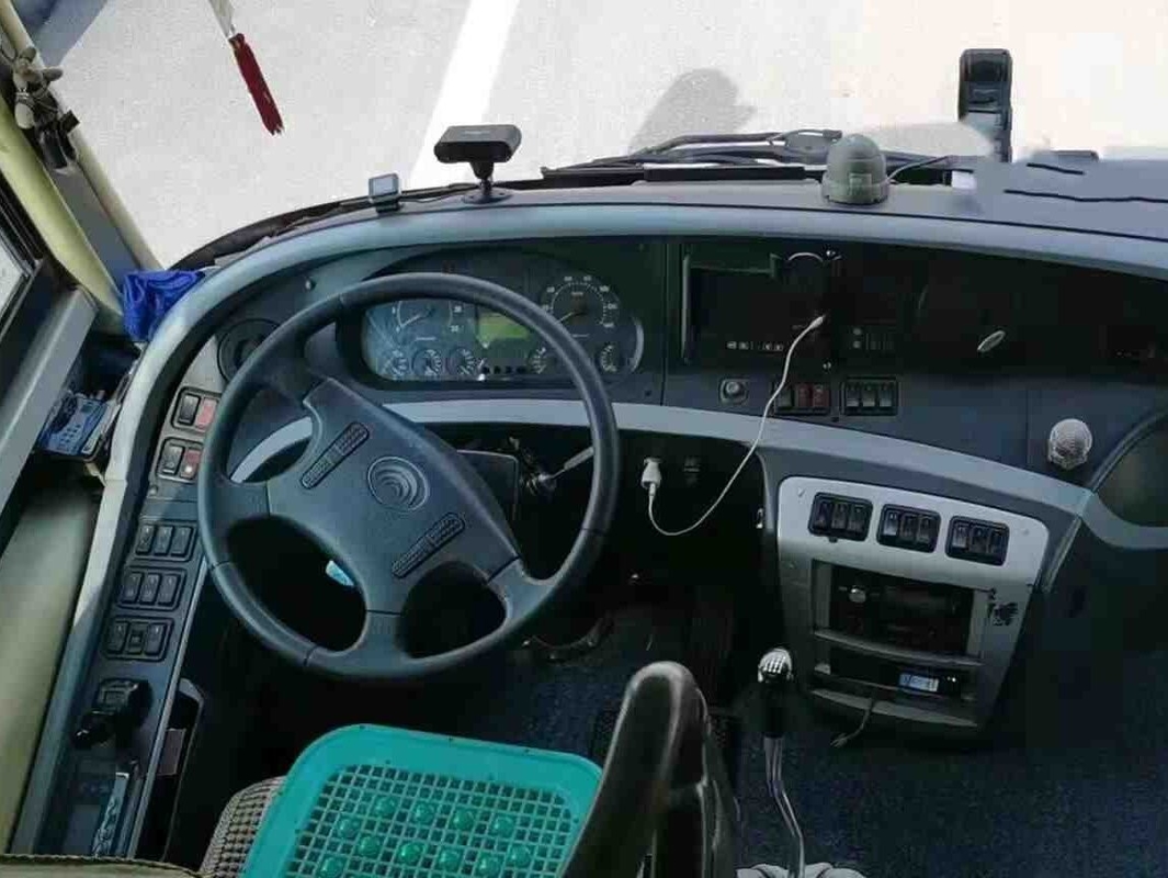 Autobús de pasajeros de segunda mano Yutong Zk6122 Gran capacidad equipaje Motor Weichai 336hp A/C