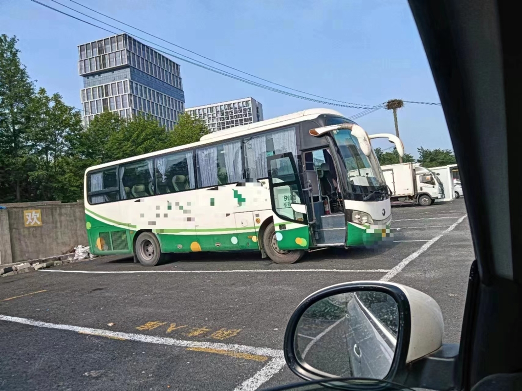 Autobús de pasajeros usados Autobús Youngtong ZK6908 Transmisión manual 39 asientos 2016 Distancia de largo año