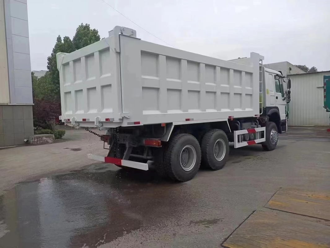 Sinotruk Howo 6x4 Camión Euro 2 Camión descargable con un solo dormitorio 20-40 toneladas Carga útil Primavera de hoja