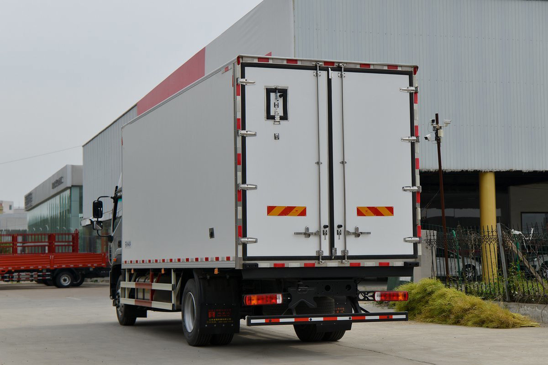 Foton BJ5186 245HP 4X2 Eje único 6.6m Puerta doble Caja de carga blanca Furgoneta refrigerada