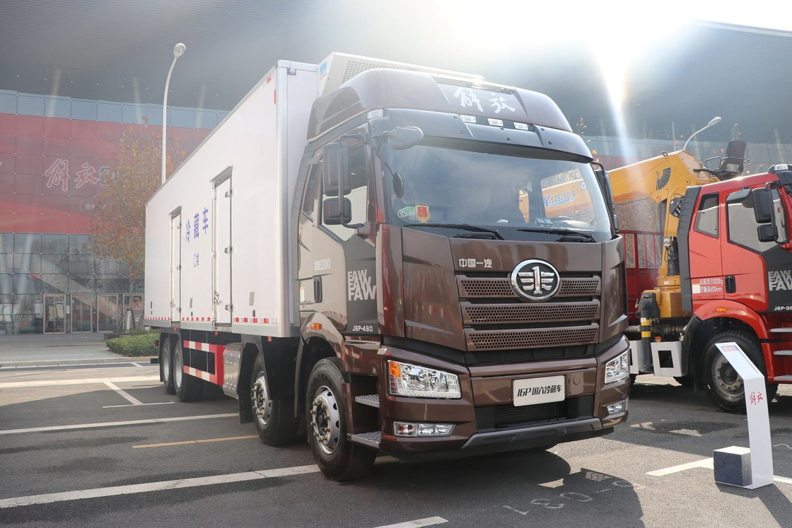 FAW Jiefang CA5320 J6P Camión pesado Camión refrigerado Diesel 12 marchas 420 CV 8X4 9.2m Caja de carga Tres puertas