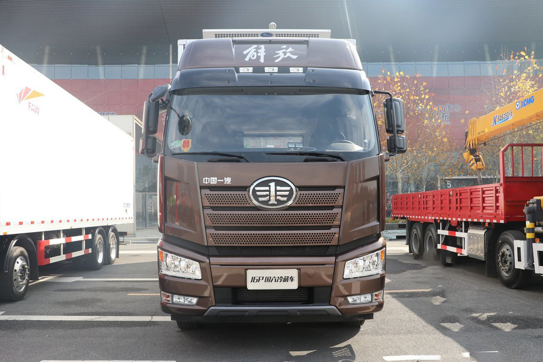 FAW Jiefang CA5320 J6P Camión pesado Camión refrigerado Diesel 12 marchas 420 CV 8X4 9.2m Caja de carga Tres puertas