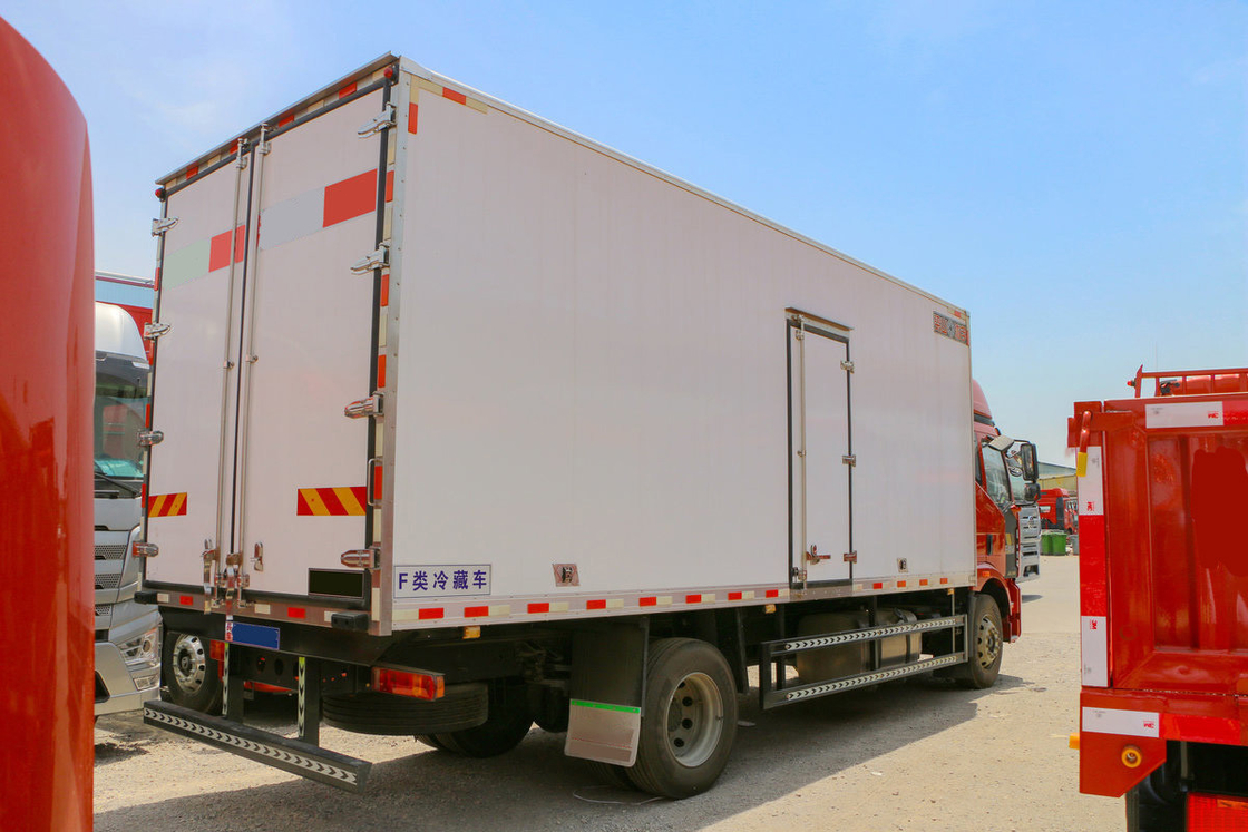 FAW Jiefang CA5180 J6L Camión refrigerado diesel 240HP 4X2 6m Caja de carga Puertas laterales dobles y puertas laterales únicas