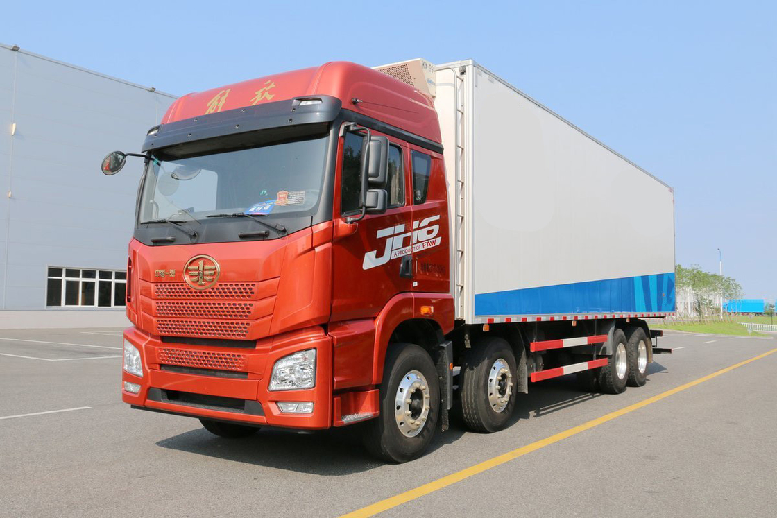 Qingdao Jiefang CA5310 JH6 Diesel 12 Gear 400 HP 8X4 Deflector de techo alto 9.4m Camión refrigerado