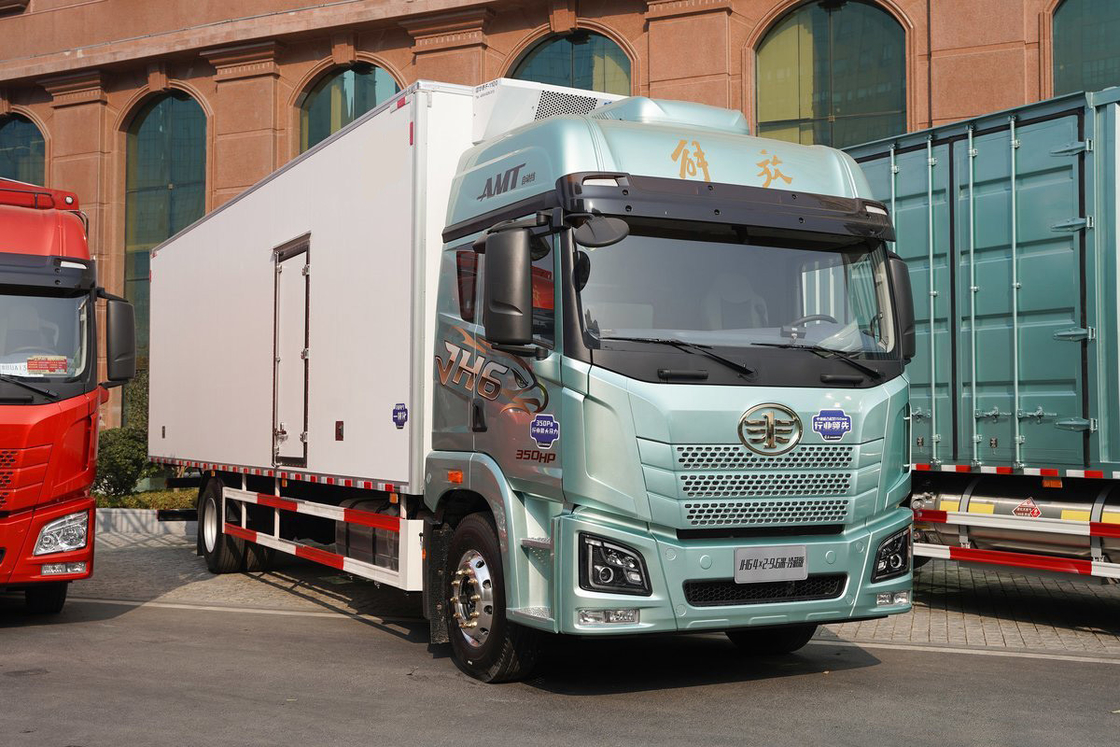 Qingdao Jiefang CA5181 JH6 Sillones de media fila Diesel de 10 velocidades 350 CV 4X2 9.7m AMT Camión refrigerado automático