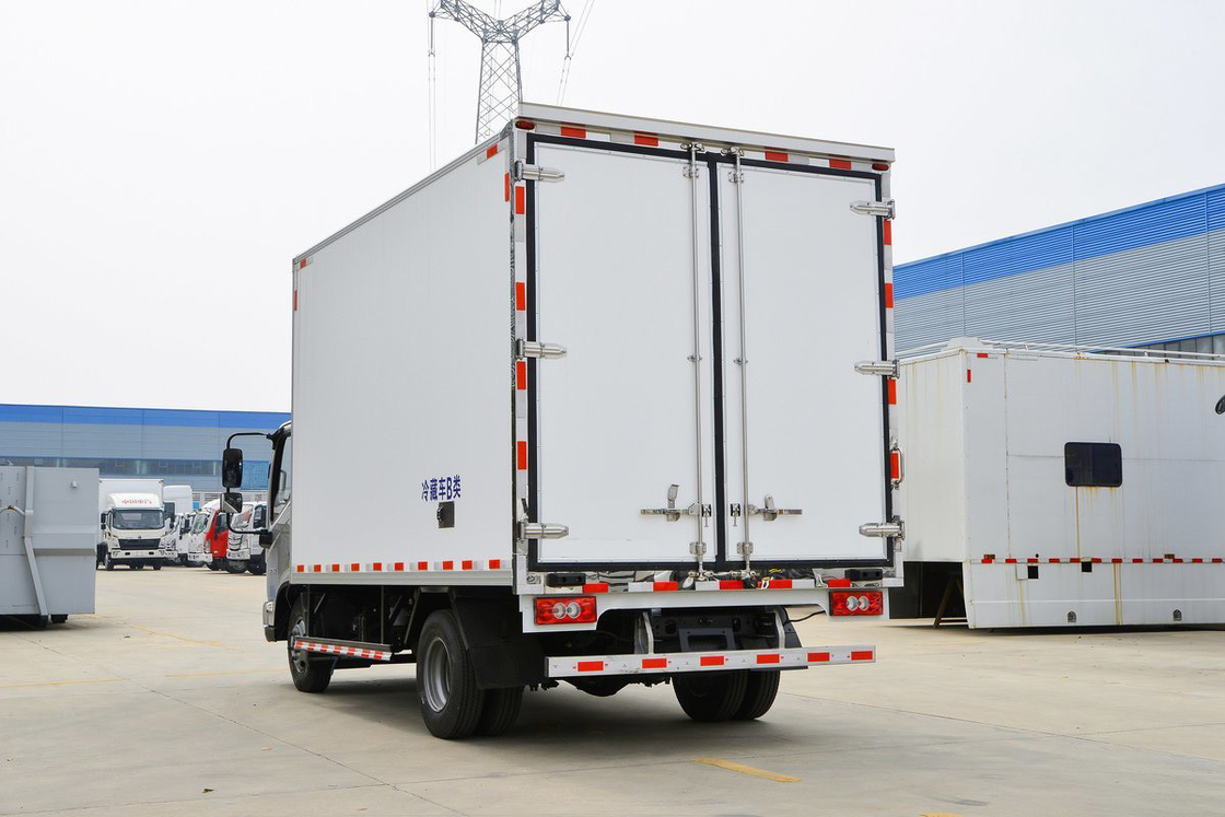 158HP 4X2 asientos de fila única Seis marchas 4.08m Puertas dobles Caja de carga blanca Foton BJ5048 camión refrigerado