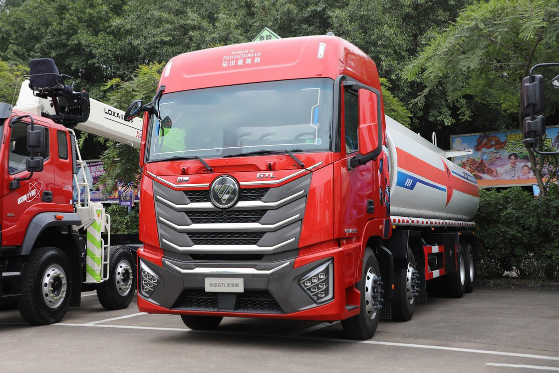 Auman HFV5320 GTL Silla de media fila Diesel de 12 velocidades 360HP 8X4 Tanque de combustible 30m3 Camión cisterna de petróleo Foton