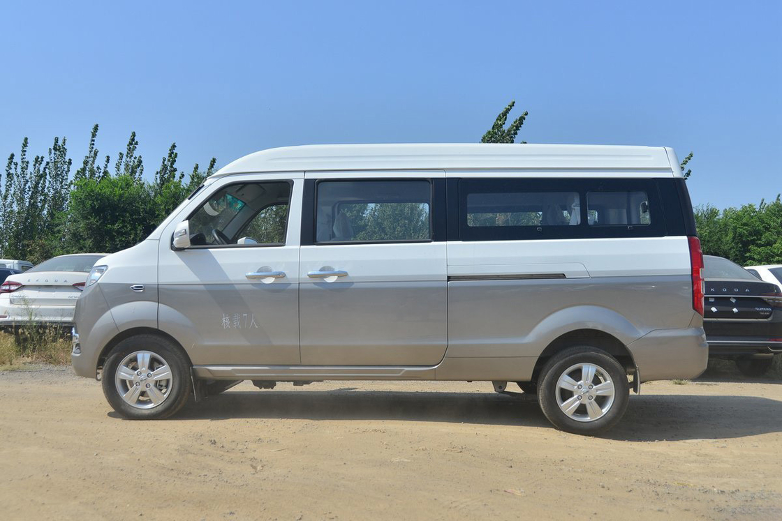 Jinbei Nuevo Hiace X30L 2023 Super Edición 102HP 1.5L gasolina 6-7 asientos Microvan (con aire acondicionado)
