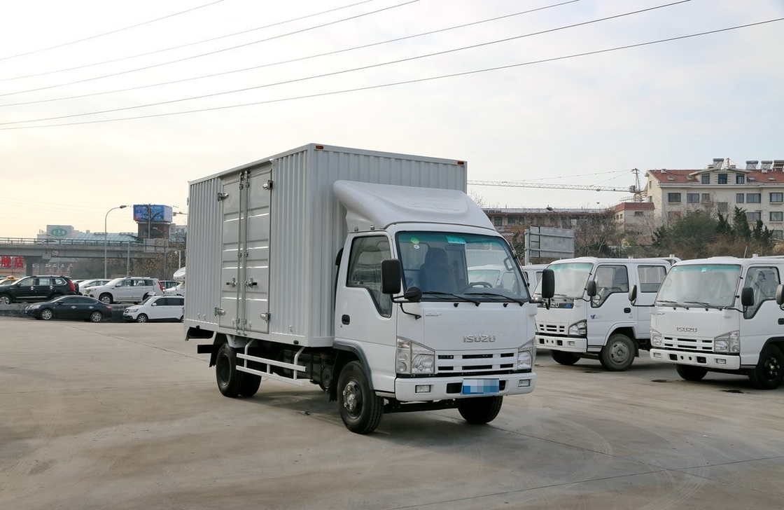 Camiones de carga Isuzu 15 toneladas Camión de camión furgoneta Caja Motor diésel 5.2L Capacidad 4 * 2 Modo de conducción