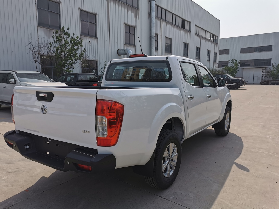 Pequeña camioneta 4x4 China Dongfeng Rich 7 Transmisión automática de 8 velocidades 5 asientos Mal conducción en carretera