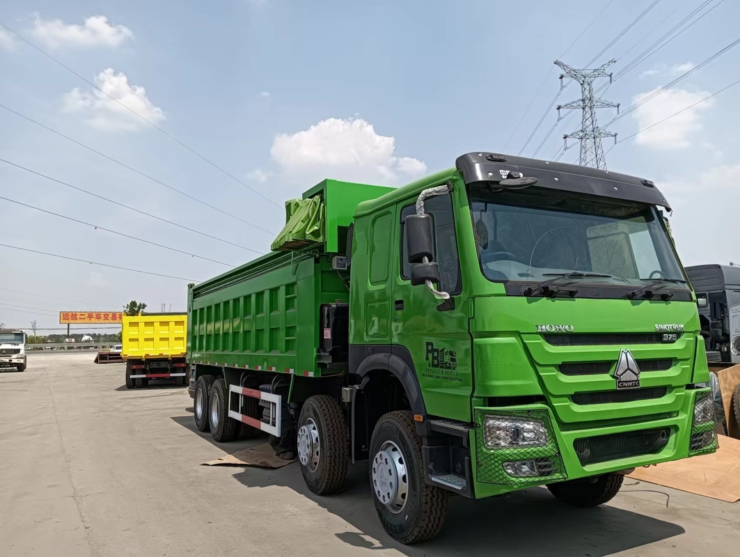 Camiones de contenedores usados utilizados en Zimbabwe Sinotruk Howo Leaf Spring 30CBM Box Dirección de mano derecha