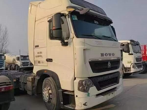Howo Tractor Truck Cabina de techo alto Howo T7H Cabeza de caballo Remolque de 50 toneladas Weichai 440hp Motor potente