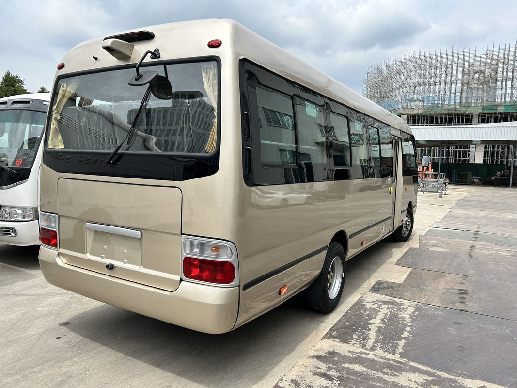 China Minibús de 30 asientos Cummins Motor Diesel A/C Nuevo LHD Euro 2 Uso de emisiones en Ghana