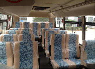 Minibús de 21 plazas con volante derecho de China Euro 3 Motor diesel 3000cc Capacidad NUEVA
