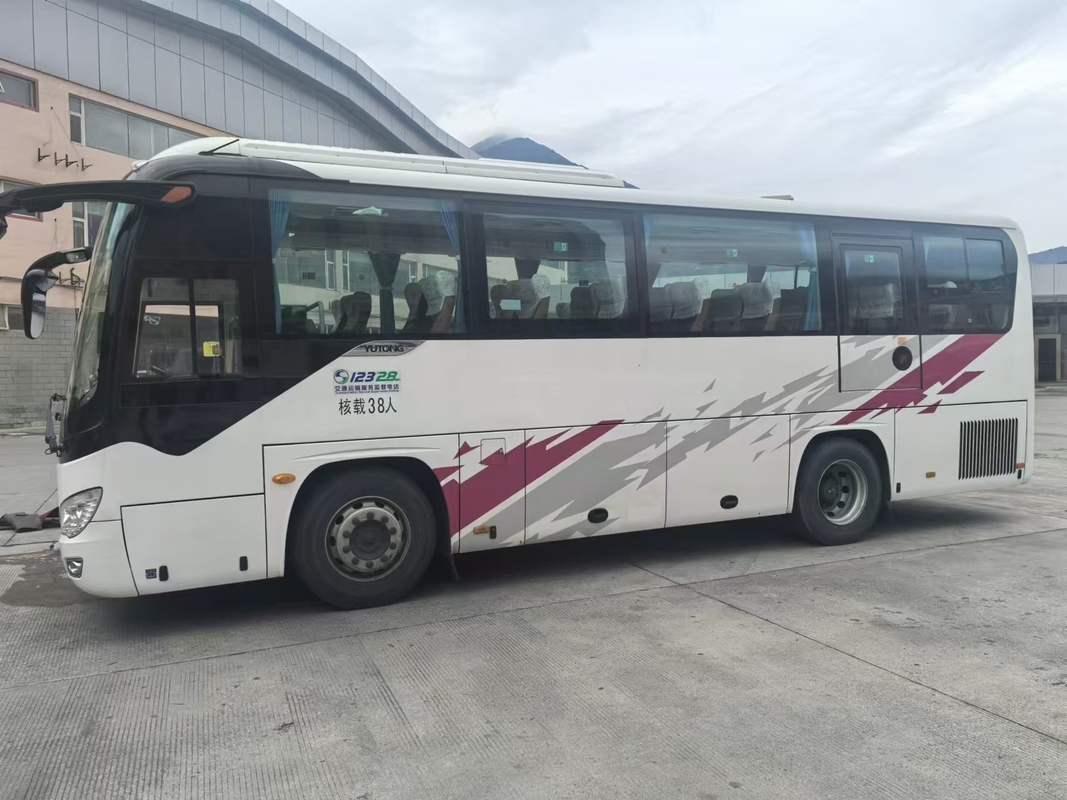 Autobús de segunda mano 38 asientos Autobús de recorrido medio Yutong ZK6906 Con suspensión de bolsas de aire de 8 metros de largo
