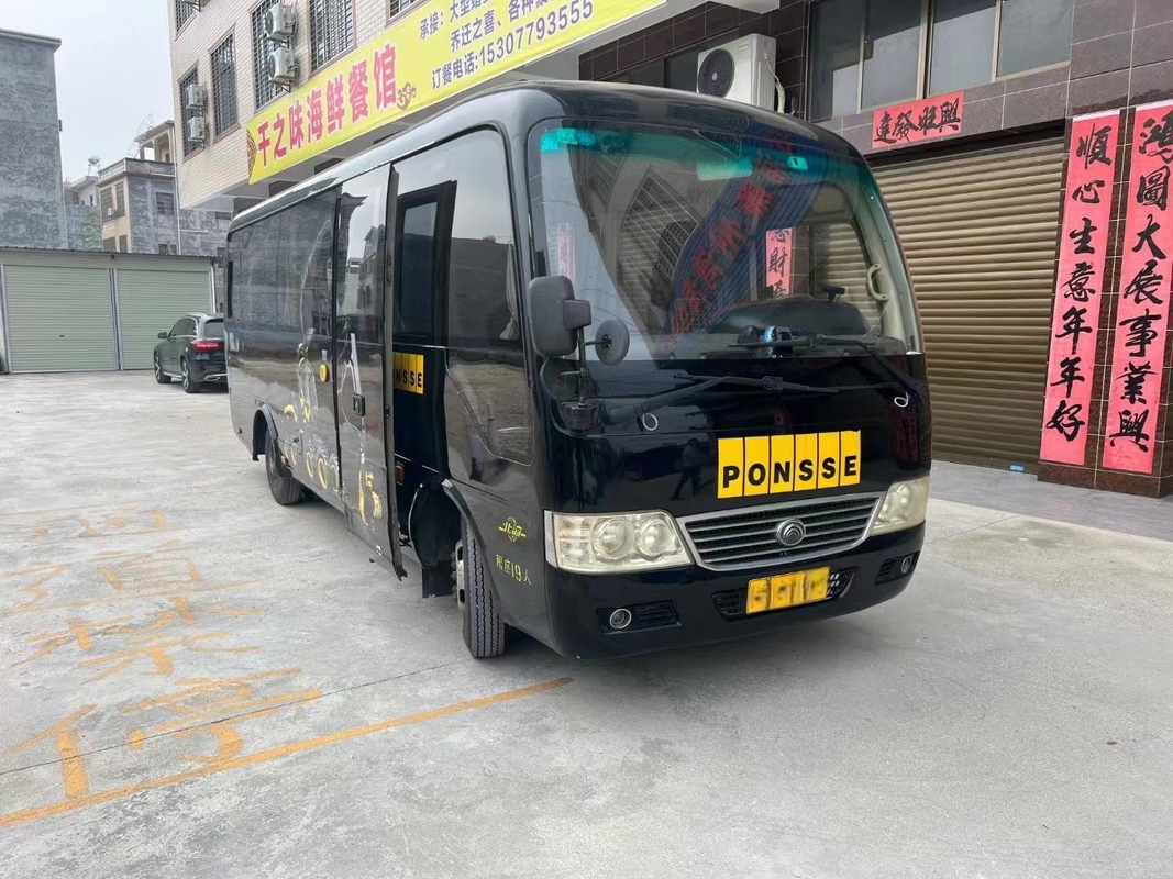 Minibus usado para la venta Yutong ZK6708D Motor delantero Diesel Coaster Bus 19 asientos 2 + 1 asientos Diseño