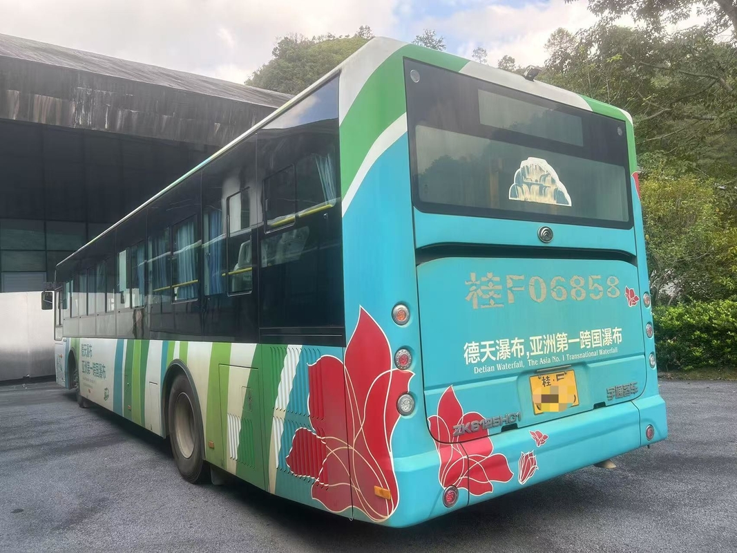 Autobús de la ciudad de Yutong Diesel Yuchai Motor ZK6125 de doble puerta 43 asientos 98 pasajeros Primavera de hoja
