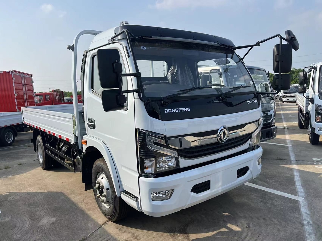 Camión de carga de 5 toneladas Dongfeng Capitán Camión pequeño de cama plana Dirección a mano derecha Motor Yuchai 3308 Base de ruedas