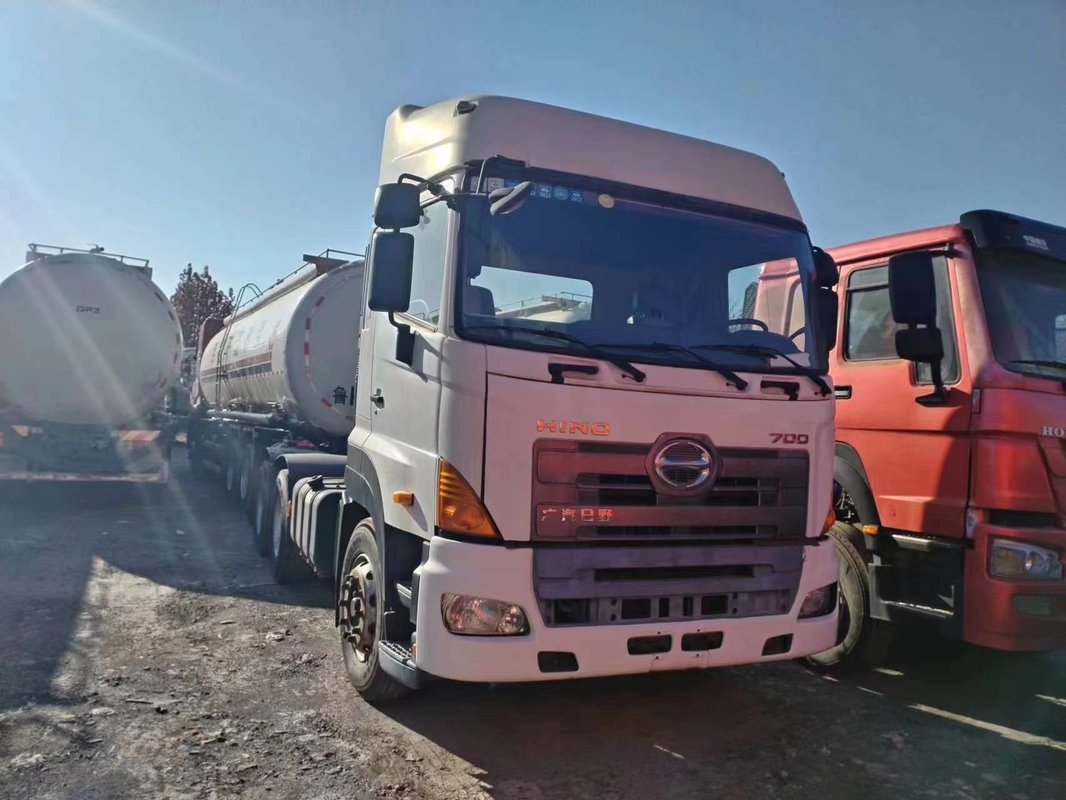 Cabeza de tractor usado para África Hino 700 Hoja de primavera de techo alto Cabina 6 * 4 camión pesado duradero