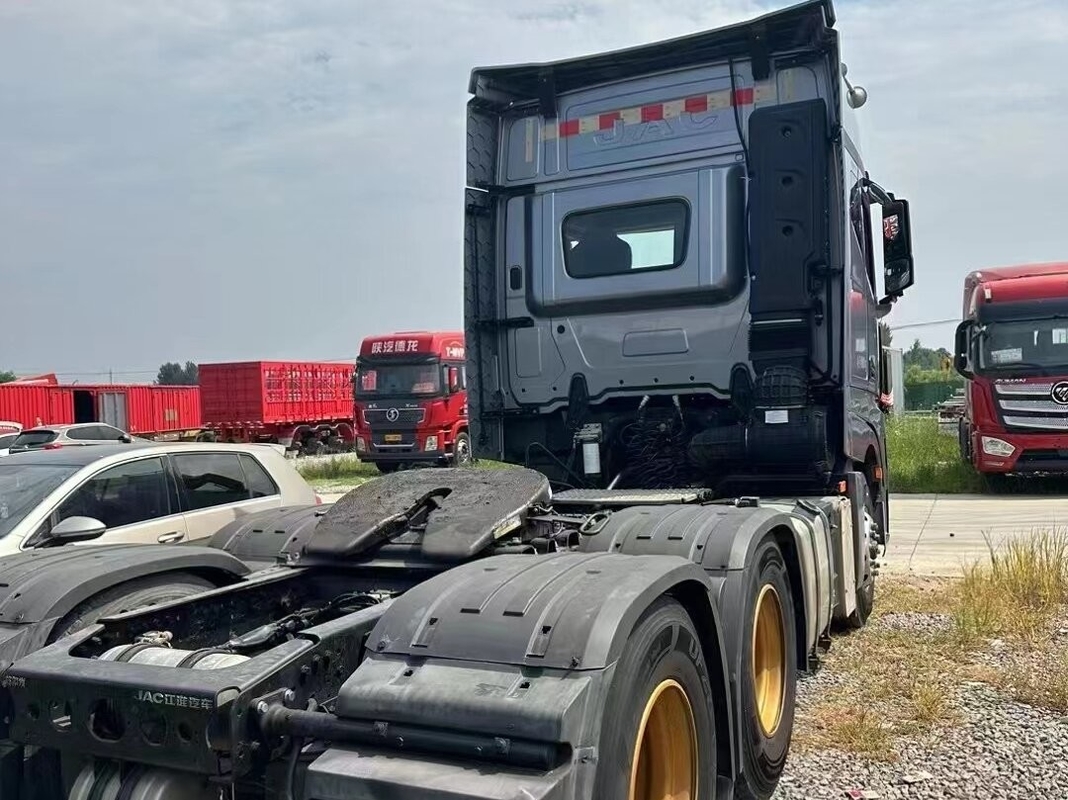 Camiones usados de cabeza de tractor de trabajo pesado para JAC K7 Transmisión automática ZF 540hp con sleeper 6 * 4