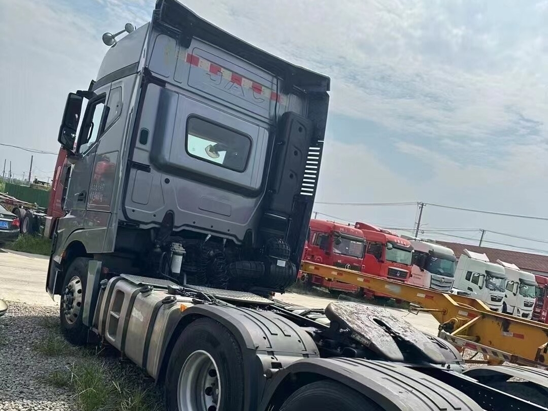 Camiones usados de cabeza de tractor de trabajo pesado para JAC K7 Transmisión automática ZF 540hp con sleeper 6 * 4