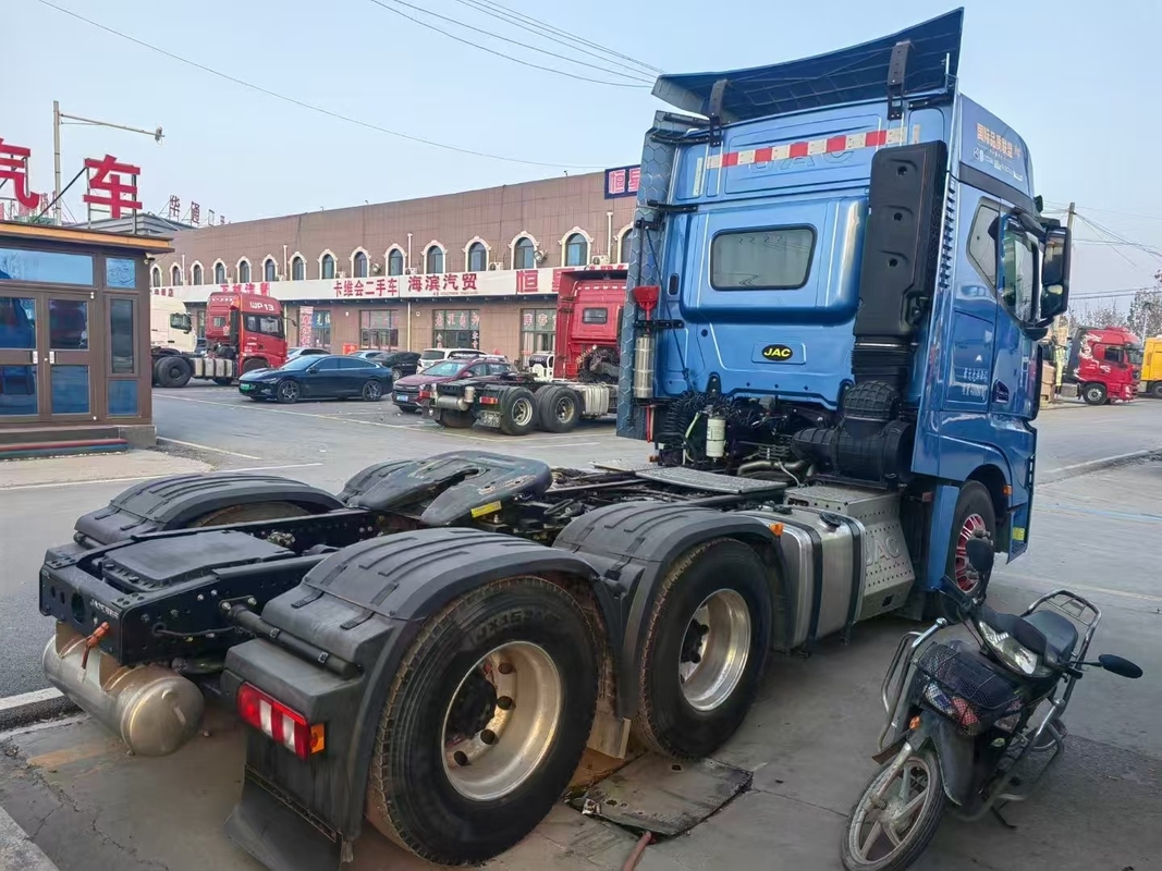 Usado cabeza de tractor renovado 2023 año JAC camiones para 10 ruedas Cummins motor 560hp airbag