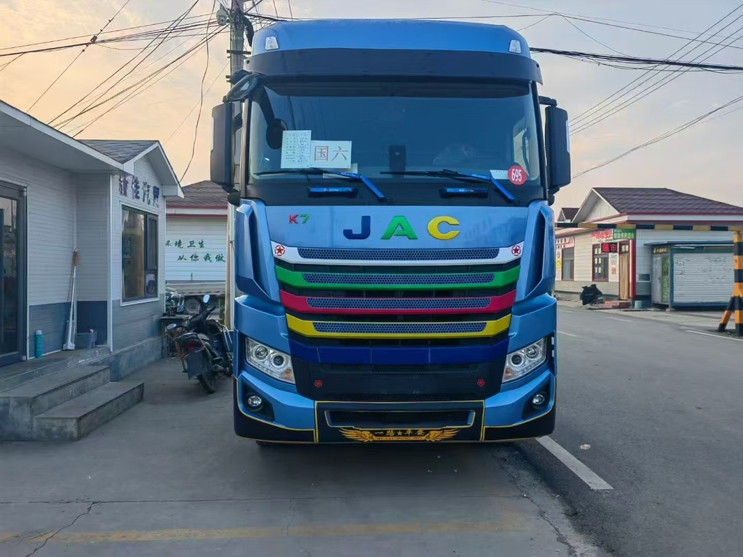 Usado cabeza de tractor renovado 2023 año JAC camiones para 10 ruedas Cummins motor 560hp airbag