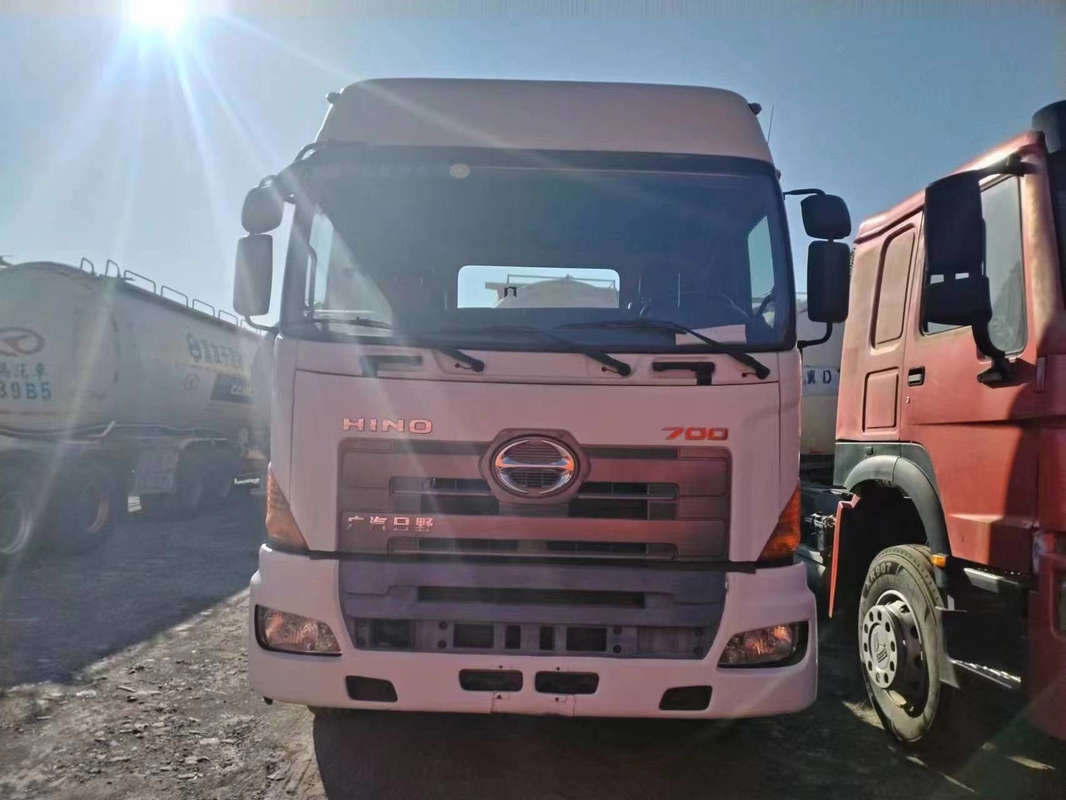 Cabeza de tractor usado para África Hino 700 Hoja de primavera de techo alto Cabina 6 * 4 camión pesado duradero